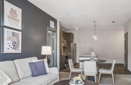 Flowery Branch Apartment | Landing at Gibson Flowery Branch - 2 Bedrooms in Downtown Flowery Branch