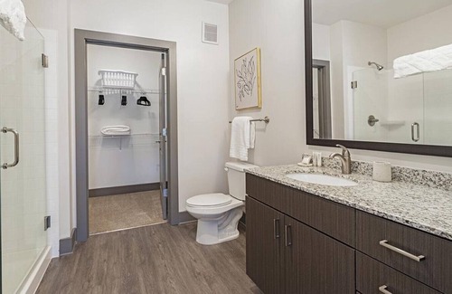 Flowery Branch Apartment | Landing at Gibson Flowery Branch - 2 Bedrooms in Downtown Flowery Branch