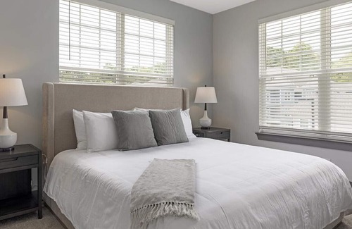 Flowery Branch Apartment | Landing at Gibson Flowery Branch - 2 Bedrooms in Downtown Flowery Branch
