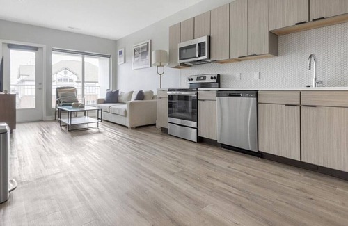 Shaw Apartment | Landing at Grand Flats - 1 Bedroom in Compton Heights