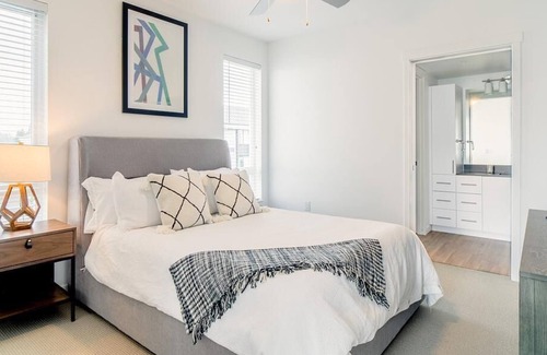 Silver Lake Apartment | Landing at Helm - 2 Bedrooms in Silver Lake