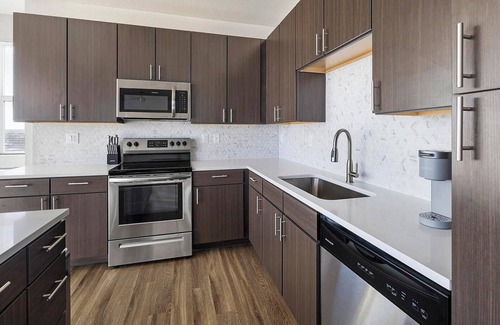 Indian Creek Apartment | Landing at High Line Pointe - 2 Bedrooms in Ind.