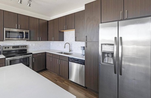 Indian Creek Apartment | Landing at High Line Pointe - 2 Bedrooms in Ind.
