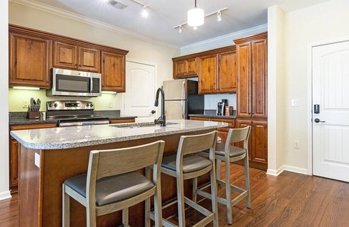 Prairie Village Apartment | Landing at Highlands Lodge Apartments - 1 Bedroom in Downtown Overland Park