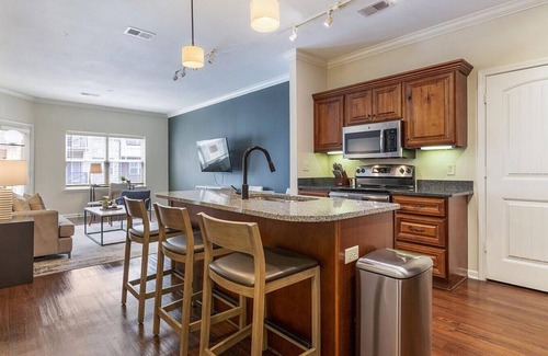 Prairie Village Apartment | Landing at Highlands Lodge Apartments - 1 Bedroom in Downtown Overland Park