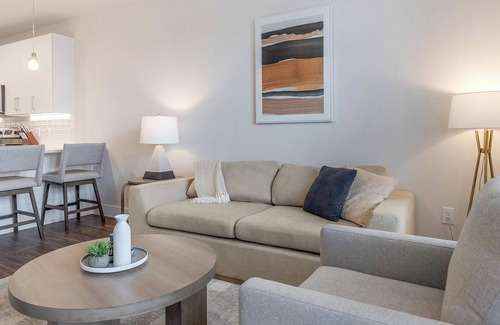 Wetmore Apartment | Landing at La Tierna - 1 Bedroom in Northwest Side