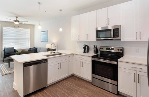 Wetmore Apartment | Landing at La Tierna - 1 Bedroom in Northwest Side
