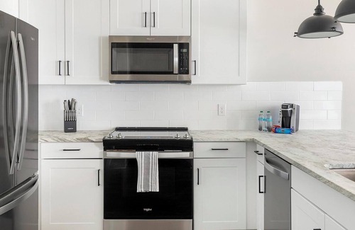 Huntsville Apartment | Landing at Laurel at Dry Creek - 1 Bedroom in E.