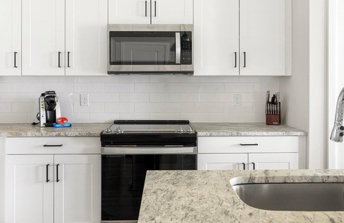 Huntsville Apartment | Landing at Laurel at Dry Creek - 1 Bedroom in E.