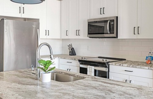 Huntsville Apartment | Landing at Laurel at Dry Creek - 1 Bedroom in E.