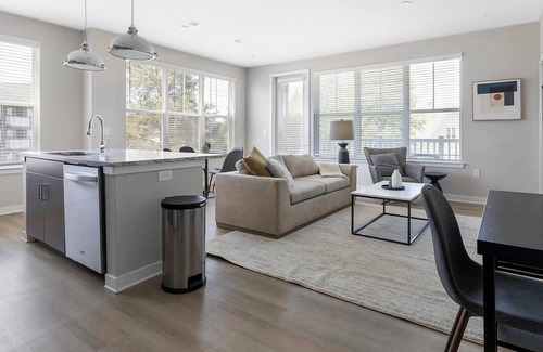 Huntsville Apartment | Landing at Laurel at Dry Creek - 2 Bedrooms in .