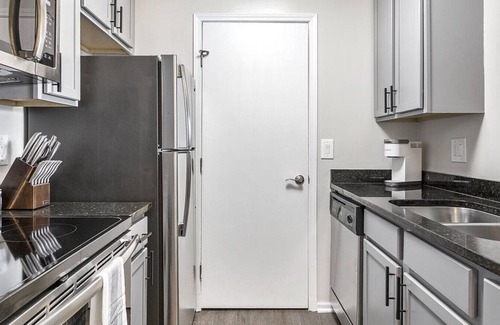 Lewis Center Apartment | Landing at Oak Creek at Polaris - 2 Bedrooms in Downtown Columbus