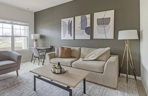 North Aurora Apartment | Landing at Randall Highlands - 3 Bedrooms in West Aurora