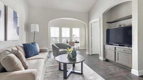Richmond Apartment | Landing at Residences at River Park West - Richmond