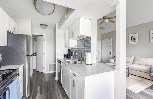 Indianapolis Apartment | Landing at Riverbend - 1 Bedroom in Castleton