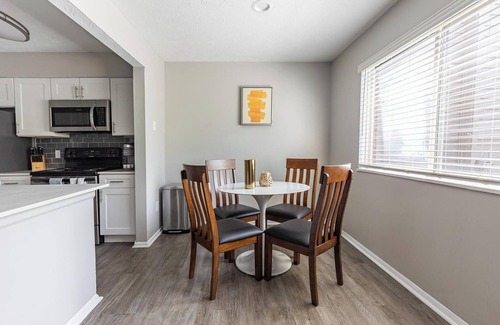 Indianapolis Apartment | Landing at Riverbend - 2 Bedrooms in Castleton