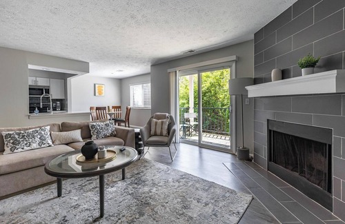 Indianapolis Apartment | Landing at Riverbend - 2 Bedrooms in Castleton