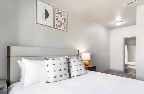 Burleson Apartment | Landing at Shannon Creek Apartments - 1 Bedroom in Downtown Burleson