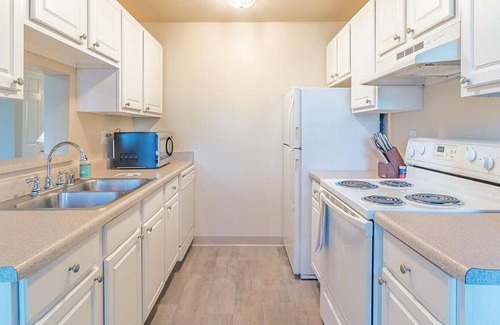Downtown Apartment | Landing at Skyline Redmond - 1 Bedroom in Grass Lawn