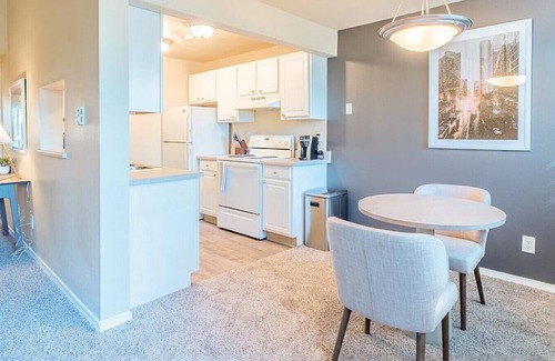 Downtown Apartment | Landing at Skyline Redmond - 1 Bedroom in Grass Lawn
