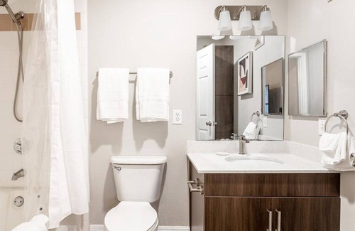 Sweetbriar Apartment | Landing at SOCO Apartments - 2 Bedrooms in South Austin