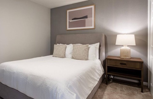 Sweetbriar Apartment | Landing at SOCO Apartments - 2 Bedrooms in South Austin