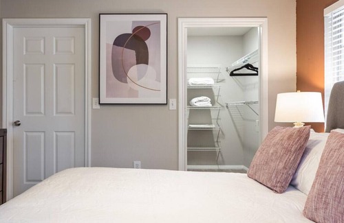 Sweetbriar Apartment | Landing at SOCO Apartments - 2 Bedrooms in South Austin