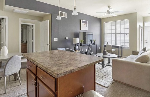 Madison Apartment | Landing at Somerset at Madison - 2 Bedrooms in Downtown Madison