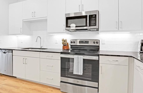 Brookhollow Apartment | Landing at The Dacoma Apartments - 1 Bedroom in Lazybrook / Timbergrove