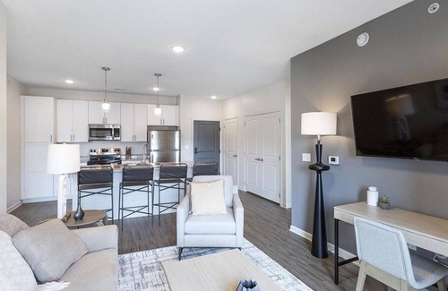 Joslyn Castle Apartment | Landing at The Duke of Omaha Apartments - 2 Bedrooms in Dodge Street Corridor