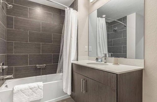 Three Oaks Apartment | Landing at The Grove at Portofino Vineyards - 2 Bedrooms in Three Oaks