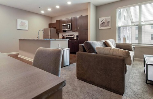 Chesterfield Apartment | Landing at The Parq at Chesterfield - 2 Bedroom.