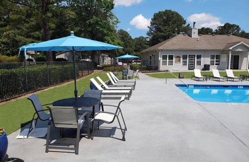 Ellenwood Apartment | Landing at The Park at London - 2 Bedrooms in Morrow