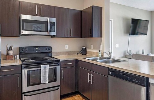 Columbus Apartment | Landing at The View at Polaris - 1 Bedroom in Far North