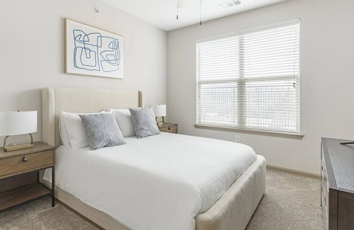 Wetmore Apartment | Landing at The View at Crown Ridge - 2 Bedrooms in Northwest Side