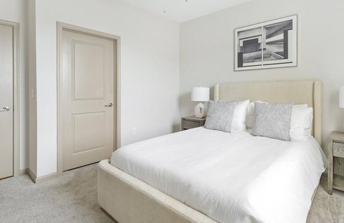 Wetmore Apartment | Landing at The View at Crown Ridge - 2 Bedrooms in Northwest Side