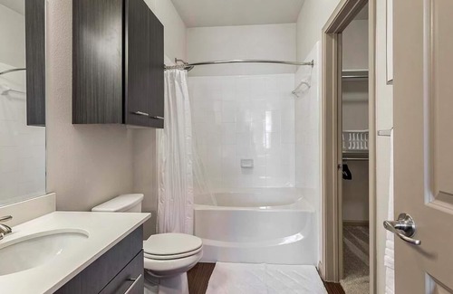 Wetmore Apartment | Landing at The View at Crown Ridge - 2 Bedrooms in Northwest Side
