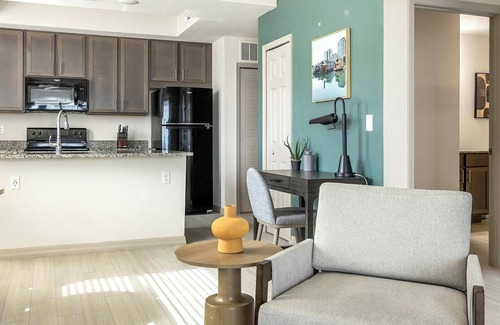 Eastwood Village Apartment | Landing at The Vistas at Eastwood - 1 Bedroom i.