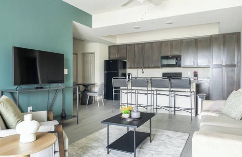 Eastwood Village Apartment | Landing at The Vistas at Eastwood - 2 Bedrooms .