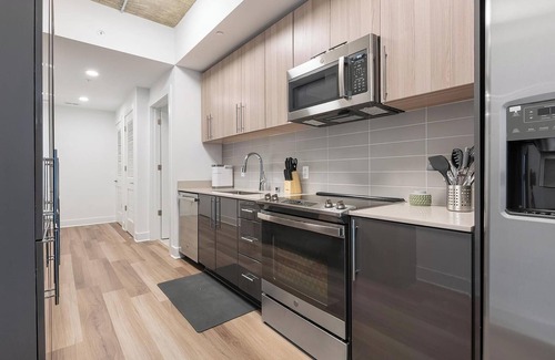 Baileys Crossroads Apartment | Landing at Three Collective - 1 Bedroom in Fall.