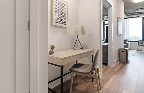 Baileys Crossroads Apartment | Landing at Three Collective - 1 Bedroom in Fall.