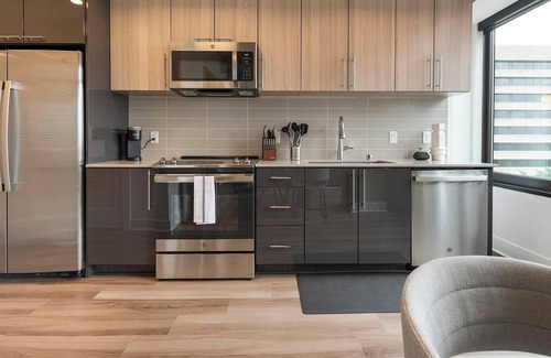 Baileys Crossroads Apartment | Landing at Three Collective - 1 Bedroom in Fall.