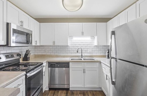 Mobile Apartment | Landing at Timber Ridge Apartments - 2 Bedrooms in Thornhill