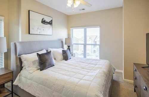 Omaha Apartment | Landing at Whispering Hills - 1 Bedroom in Northwest Omaha