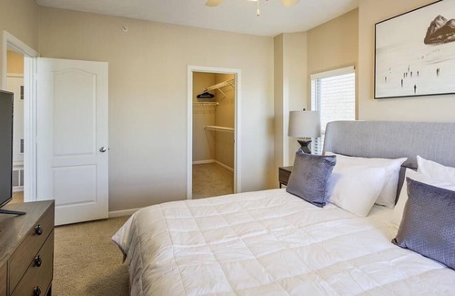 Omaha Apartment | Landing at Whispering Hills - 1 Bedroom in Northwest Omaha