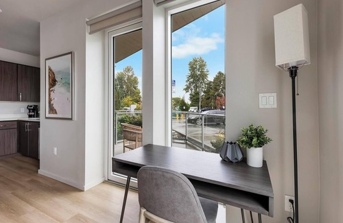 Hayden Island Apartment | Landing | Beautiful 1BD, Gym, Pool