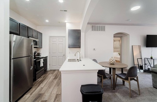 Corryville Apartment | Landing | Beautiful 2BD, Clubhouse, Pool