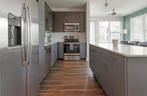 East Side Apartment | Landing | Beautiful 2BD, Gym, Clubhouse