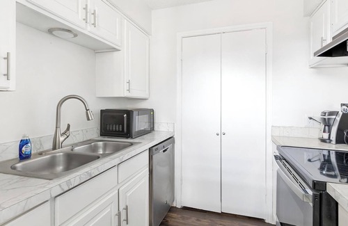 Denton Apartment | Landing | Beautiful 2BD, Pool, Courtyard