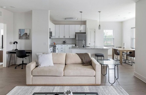 Athens Apartment | Landing | Beautiful 3BD, Yoga Studio, Pool